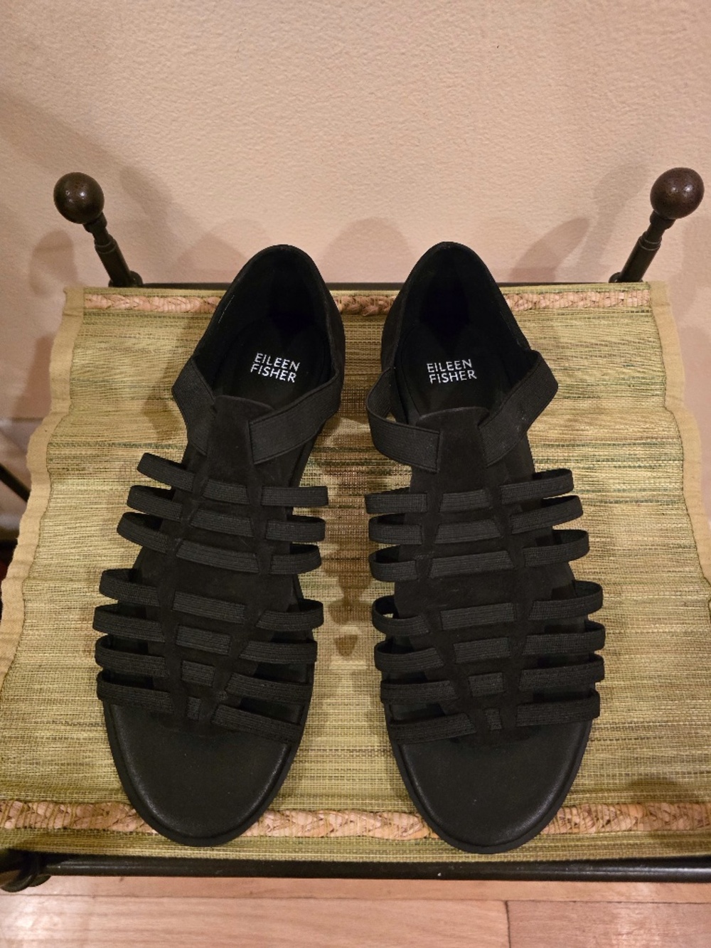 Eileen Fisher “Rato” Strappy Sandals Sz8 Black Suede Flat Sleep-on Fisherman